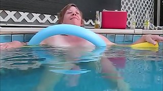 Sniffy under water video thin dipping in pool